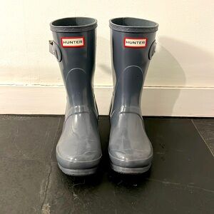 Nearly new! short Hunter rain boots, grey. US7